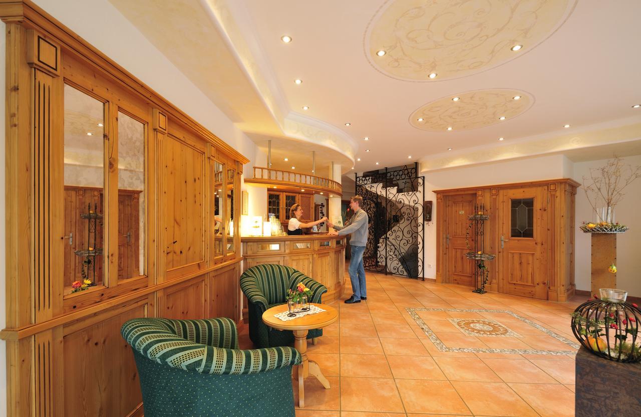 Landhotel Gruener Baum Westendorf  エクステリア 写真