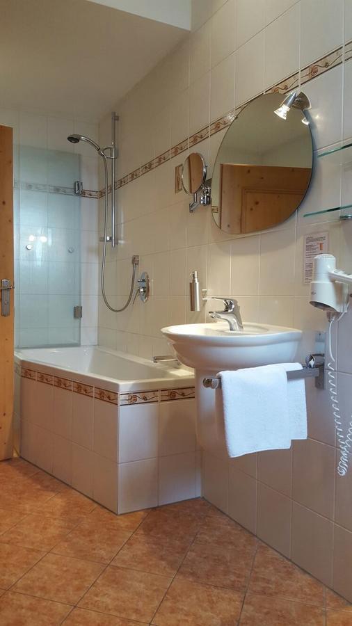 Landhotel Gruener Baum Westendorf  エクステリア 写真